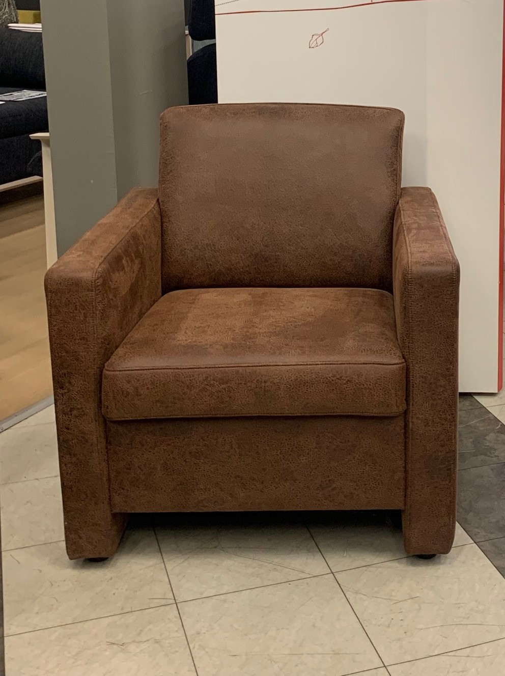 Basic 12 Koktejlové křeslo